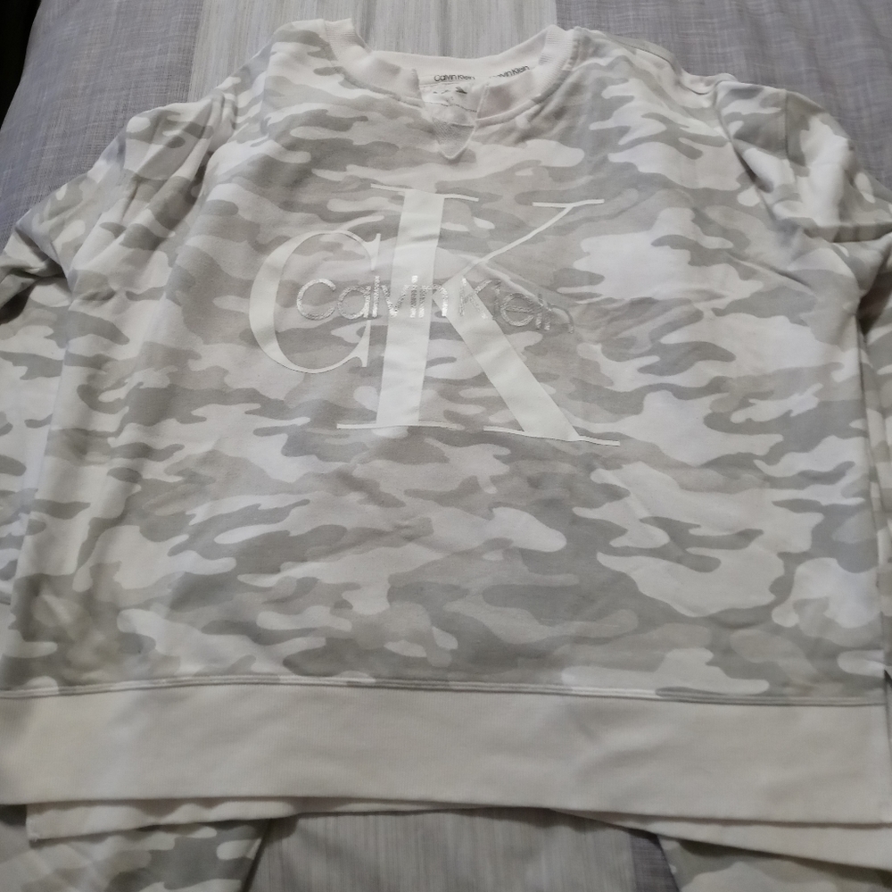 Calvin Klein camo outfit